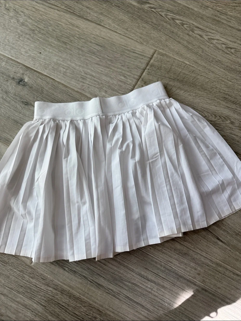 ALO Yoga White Pleated Tennis Skort